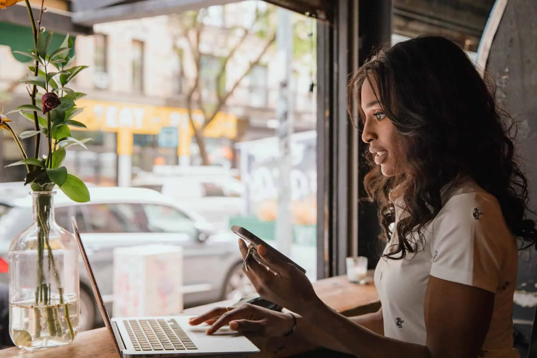 Businesswoman working on laptop in a cafe.