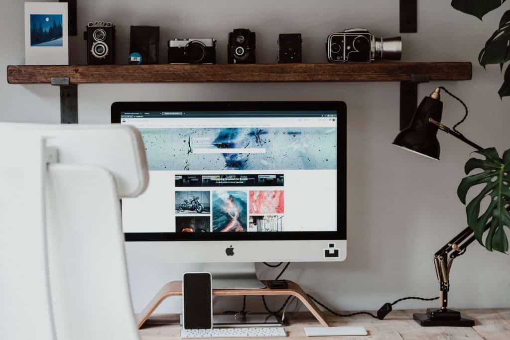 Desk lamp next to the screen as one of the best light sources for your home office